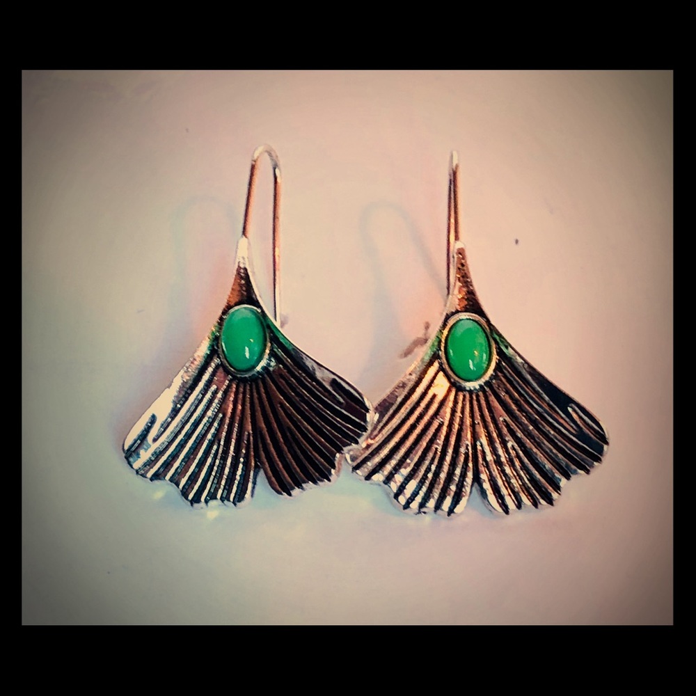Silver fan flowing pierced earrings